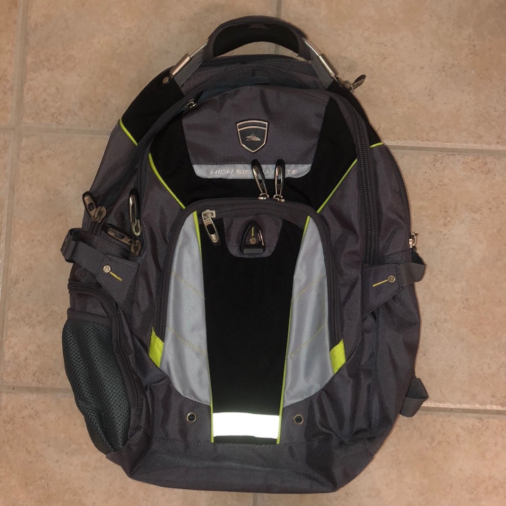BNWT super durable high Sierra elite backpack